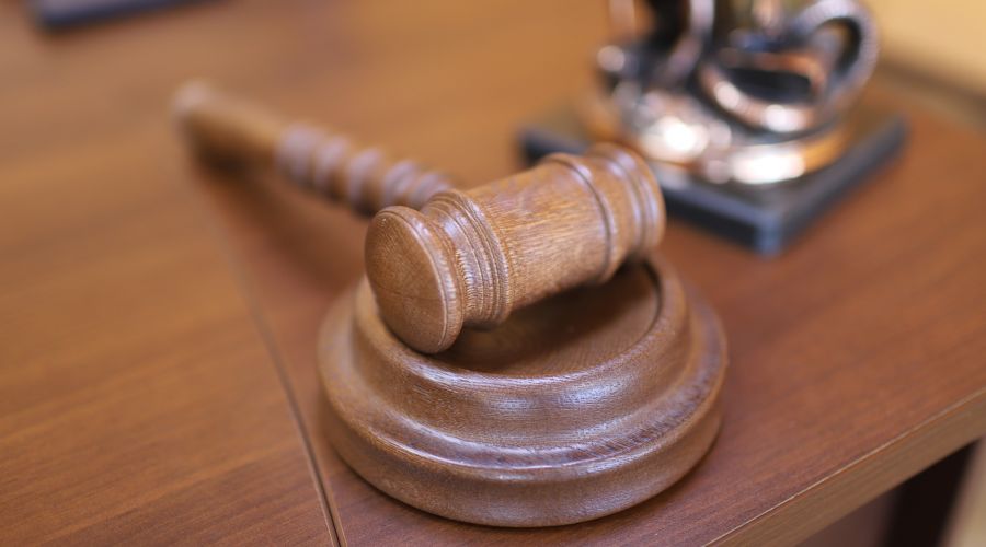 В Бийске судят школьника за покушение на сбыт наркотиков в крупном размере