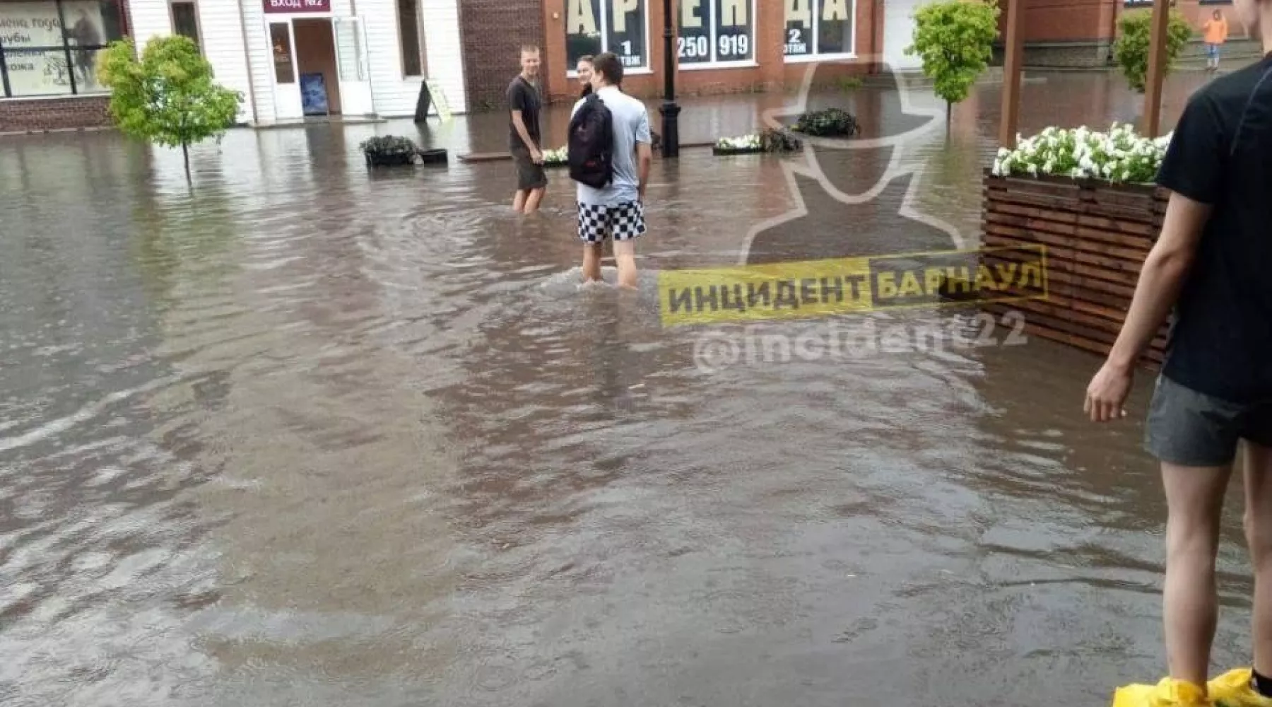 Барнаул затопило после недавно прошедшего ливня