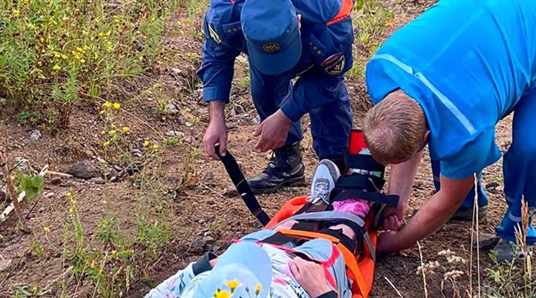 В Белокурихе спасатели спустили с Церковки туристку, получившую травму ноги