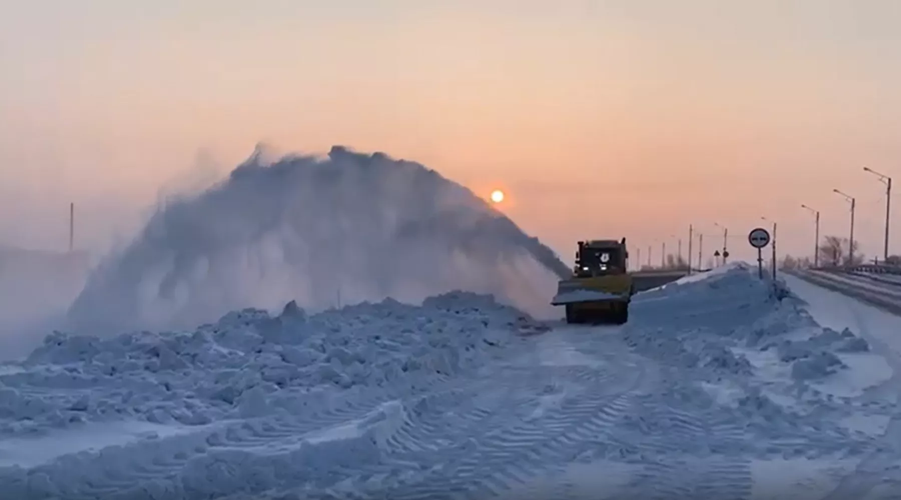 Снег на трассе