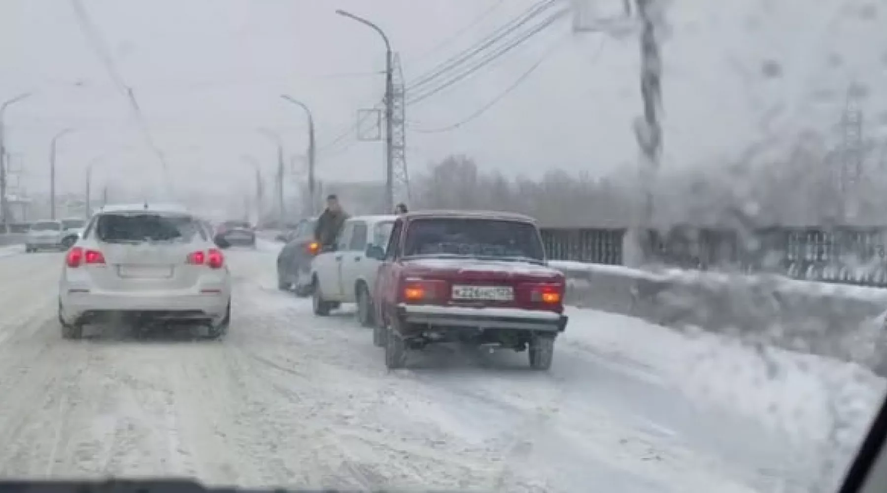 На коммунальном мосту в Бийске произошло сразу 2 ДТП