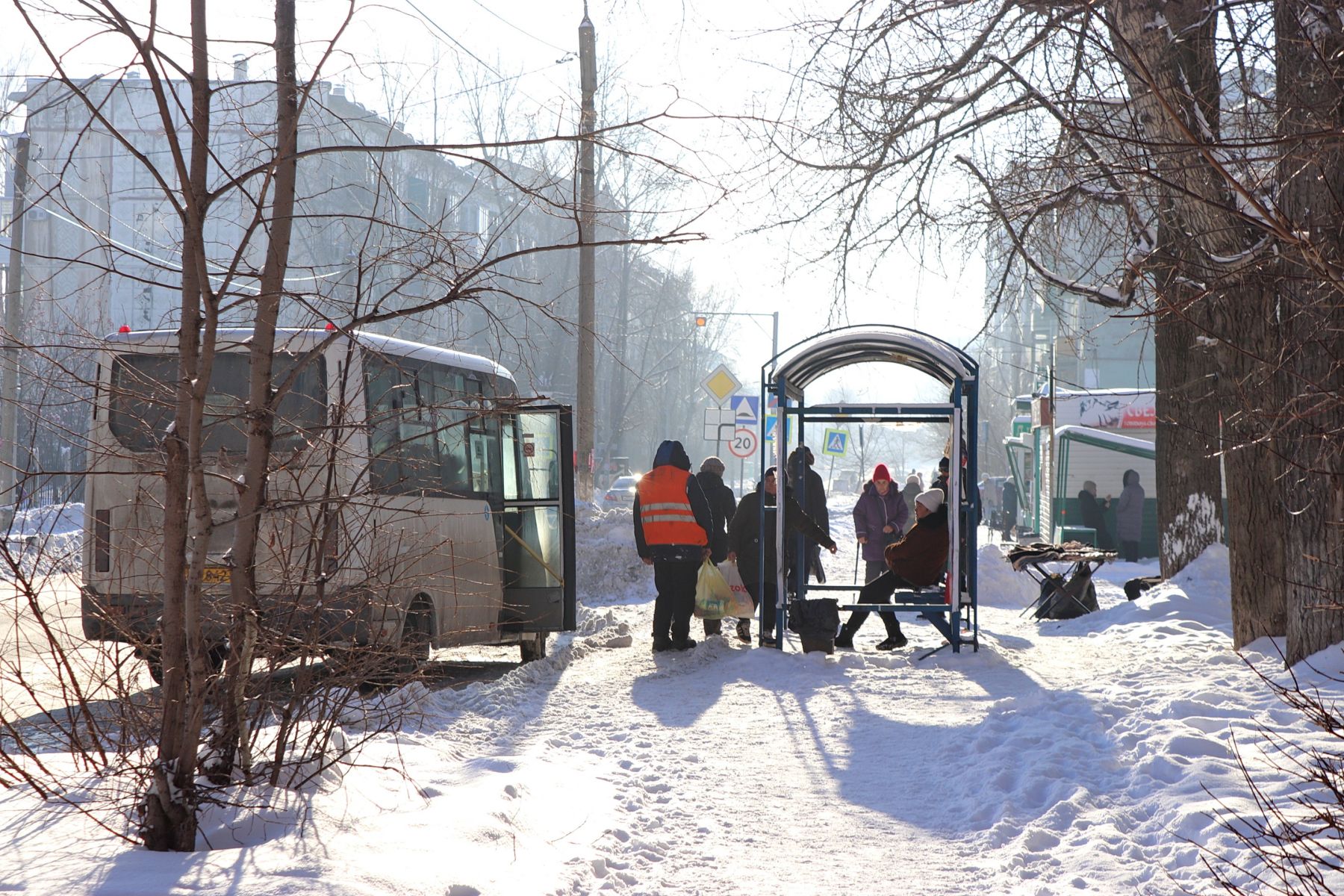 Зима. Остановка. Автобус. 