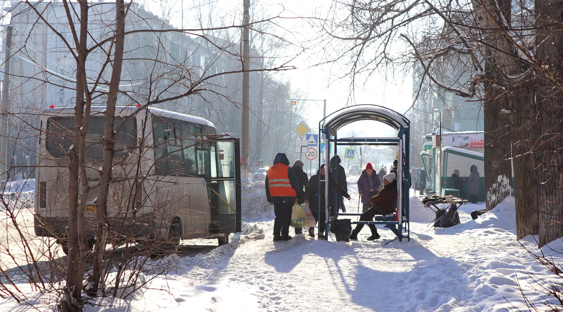 Зима. Остановка. Автобус. 