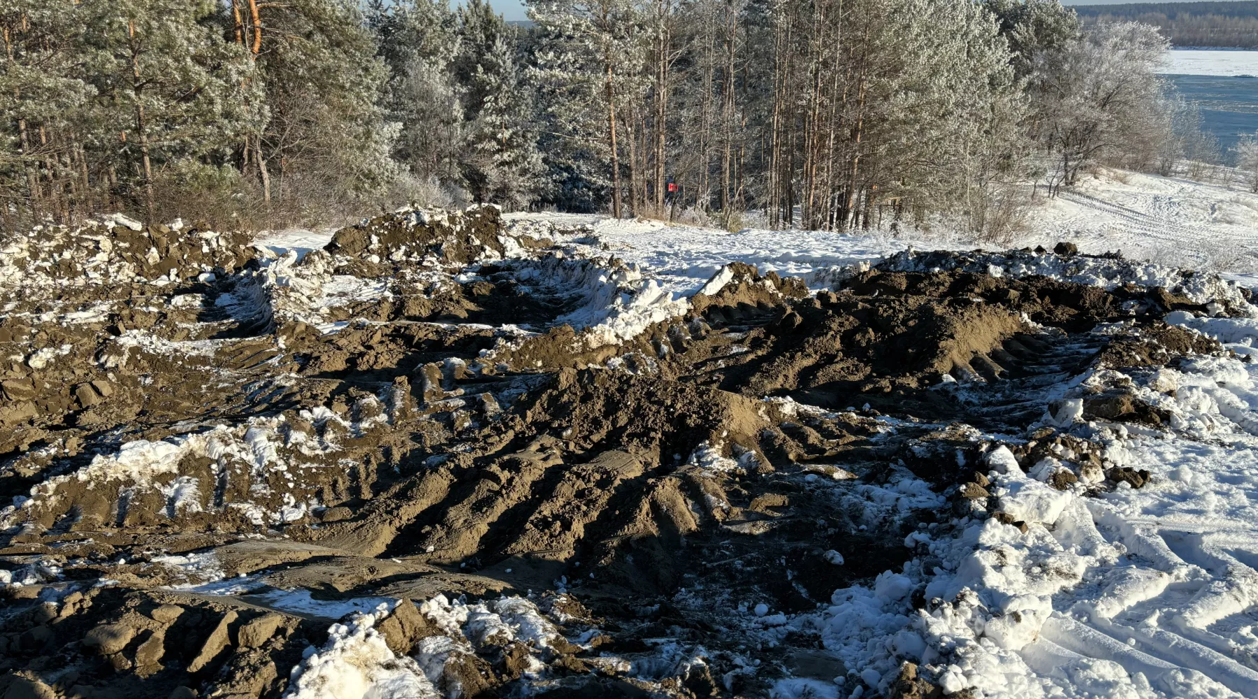 На АБ в лесу перекопали опасные участки.