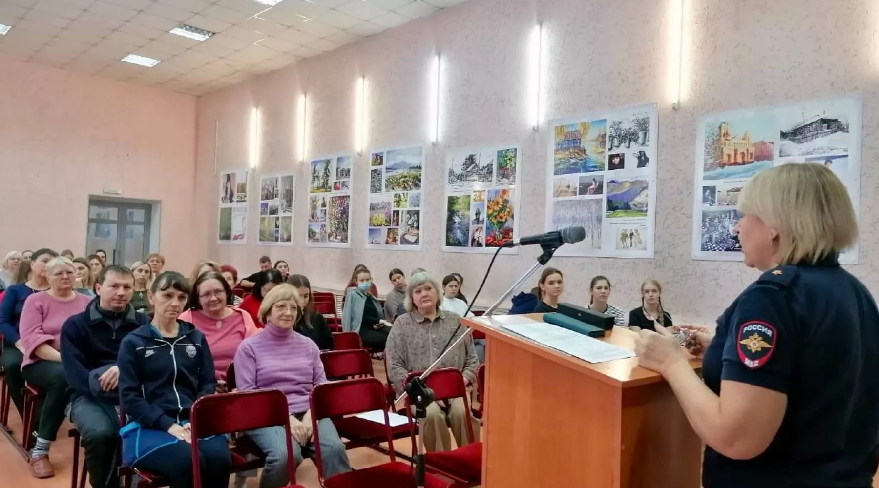 В Бийске полицейские рассказывают о том, как противостоять ИТ-преступлениям