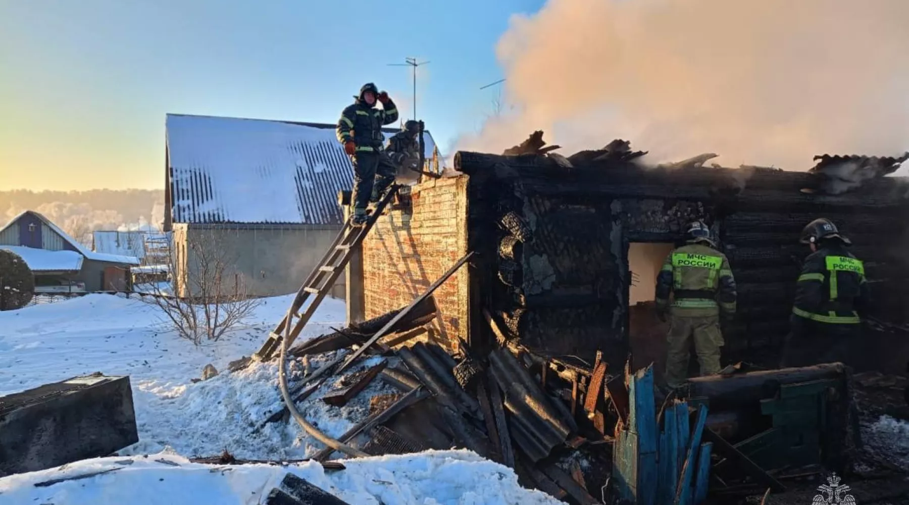 В Алтайском крае погибла женщина при пожаре в частном доме