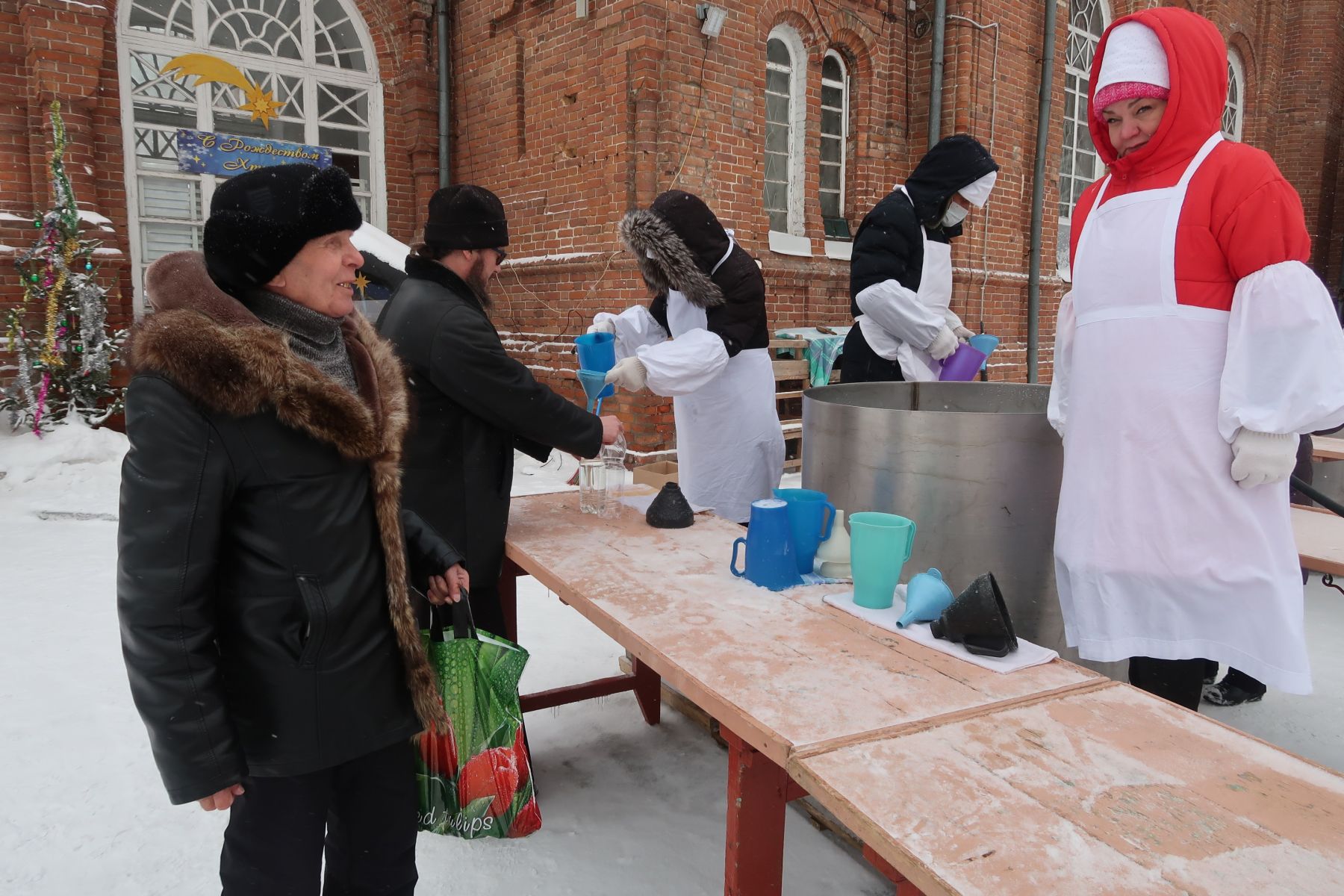 Крещенская вода. Храм. 2025 год.