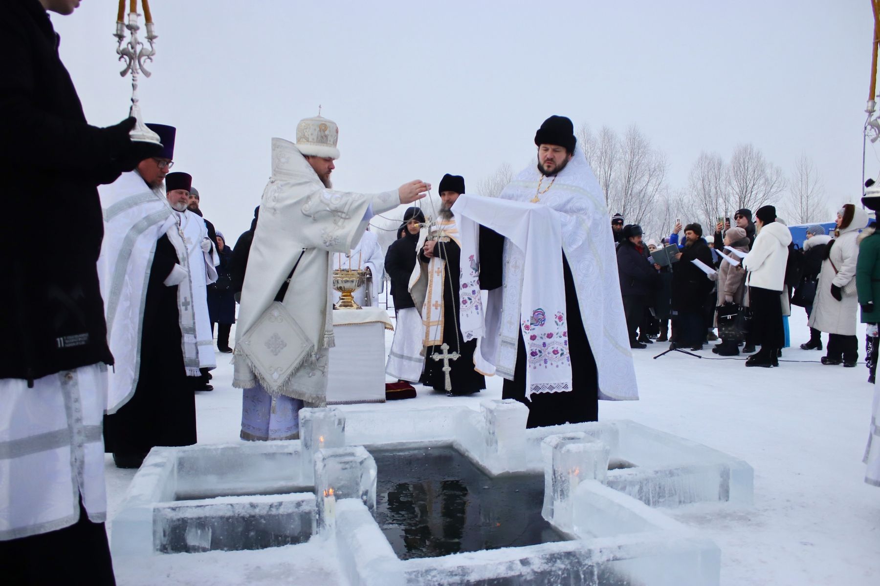 Чай и обогрев: в Бийске прошел городской крестный ход и освящение воды