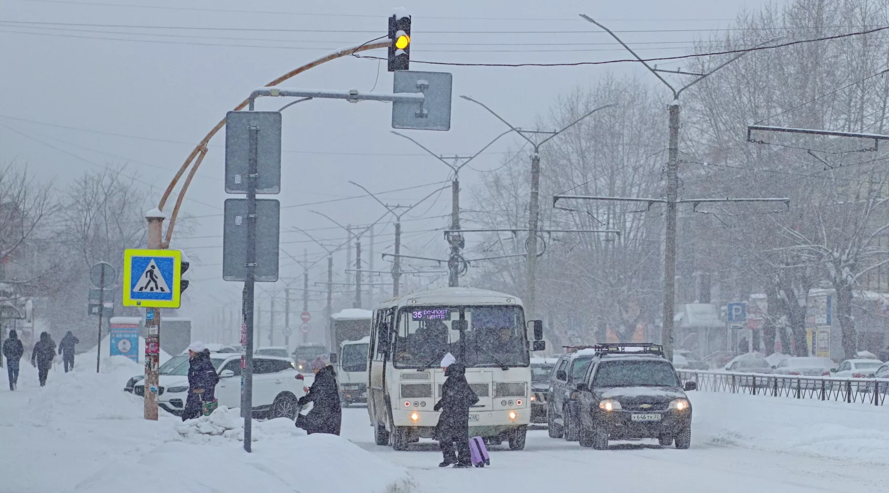 Город. Зима. Снег