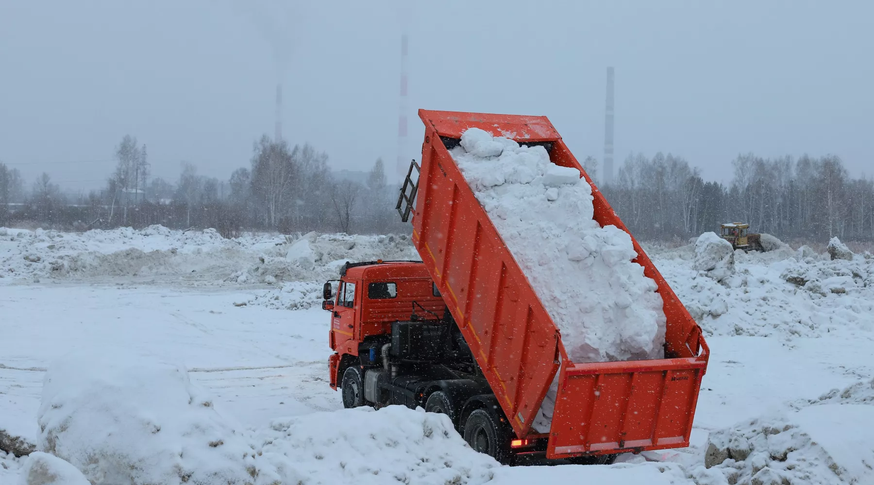 Снегосвалка. Вывоз снега.