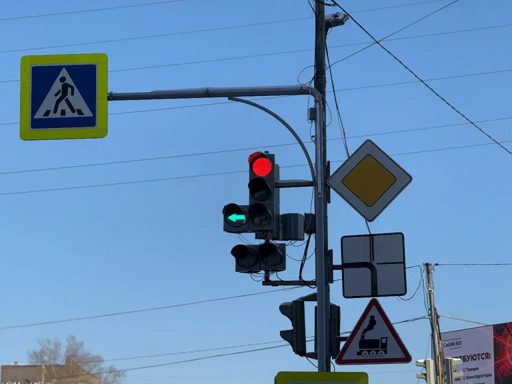 В Бийске на перекрестке Васильева–Трофимова изменилось движение транспорта - Информационный портал "Бийский рабочий", 05.02.2025