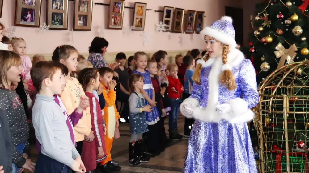 Проходят Новогодние Утренники Проходят Новогодние Утренники